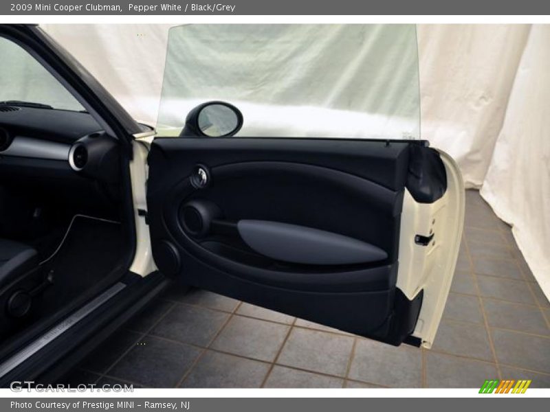 Pepper White / Black/Grey 2009 Mini Cooper Clubman