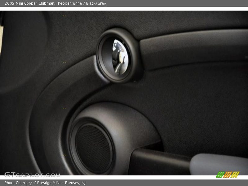 Pepper White / Black/Grey 2009 Mini Cooper Clubman