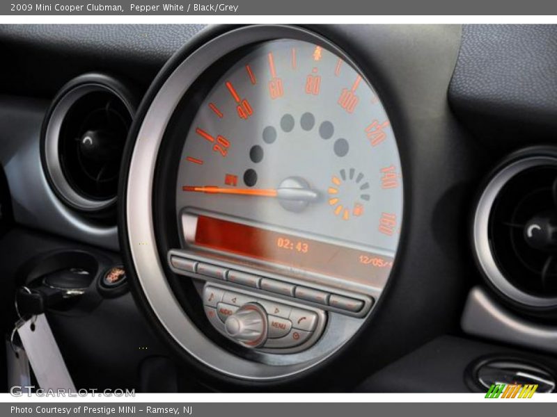 Pepper White / Black/Grey 2009 Mini Cooper Clubman