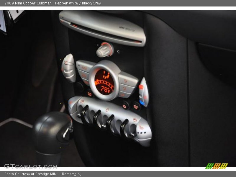 Pepper White / Black/Grey 2009 Mini Cooper Clubman