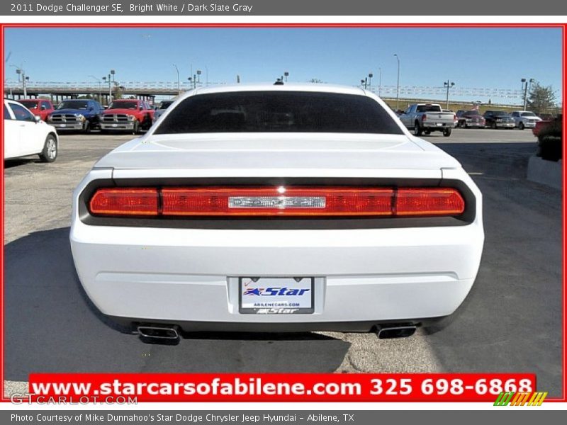 Bright White / Dark Slate Gray 2011 Dodge Challenger SE