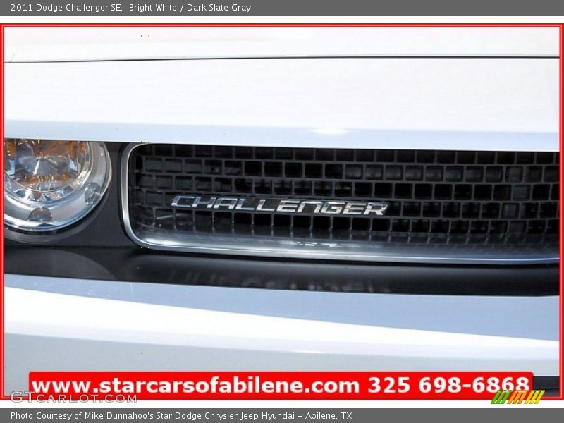 Bright White / Dark Slate Gray 2011 Dodge Challenger SE