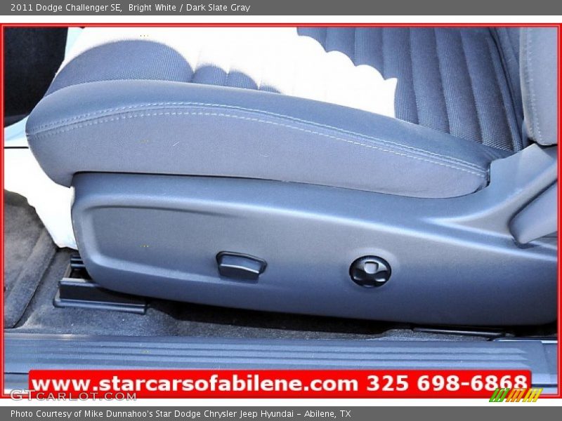 Bright White / Dark Slate Gray 2011 Dodge Challenger SE