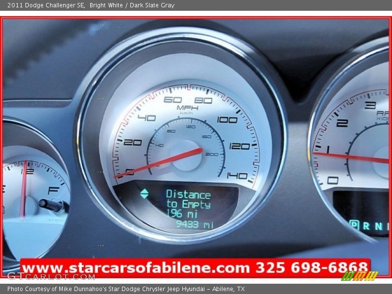 Bright White / Dark Slate Gray 2011 Dodge Challenger SE