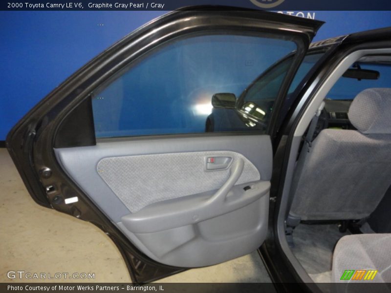 Graphite Gray Pearl / Gray 2000 Toyota Camry LE V6