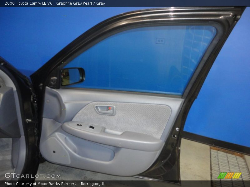 Graphite Gray Pearl / Gray 2000 Toyota Camry LE V6