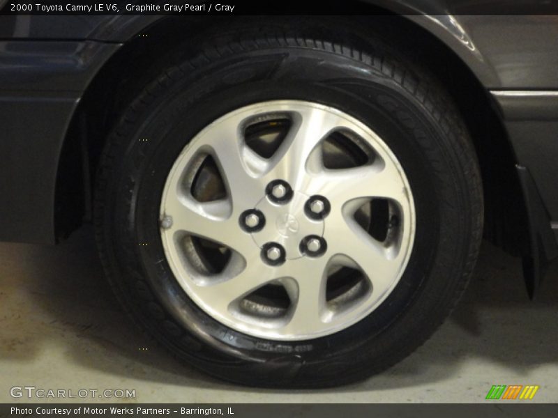 Graphite Gray Pearl / Gray 2000 Toyota Camry LE V6