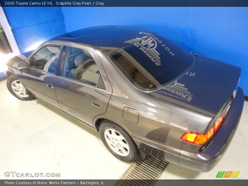 Graphite Gray Pearl / Gray 2000 Toyota Camry LE V6