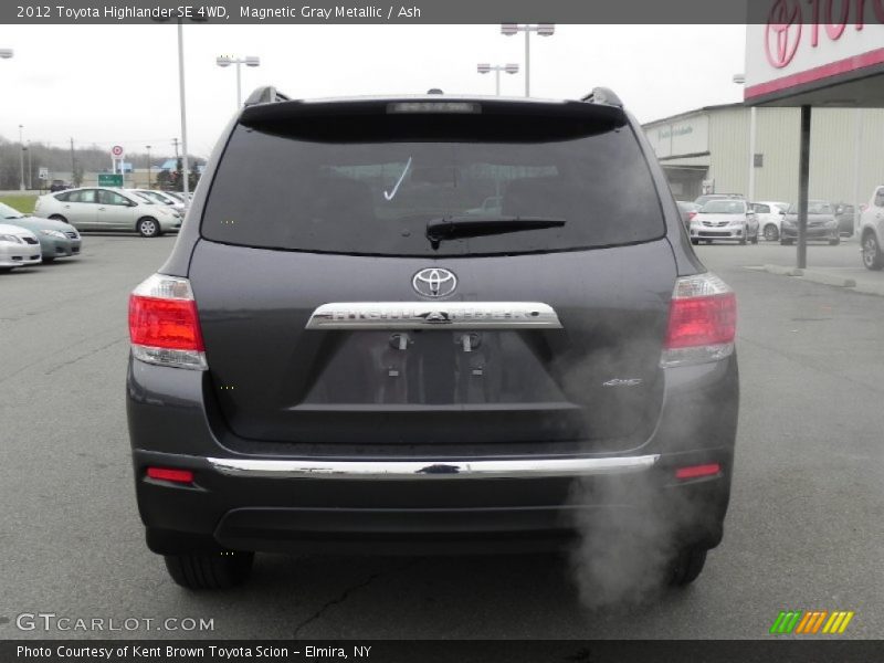 Magnetic Gray Metallic / Ash 2012 Toyota Highlander SE 4WD