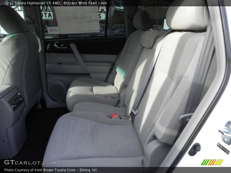 Blizzard White Pearl / Ash 2012 Toyota Highlander V6 4WD