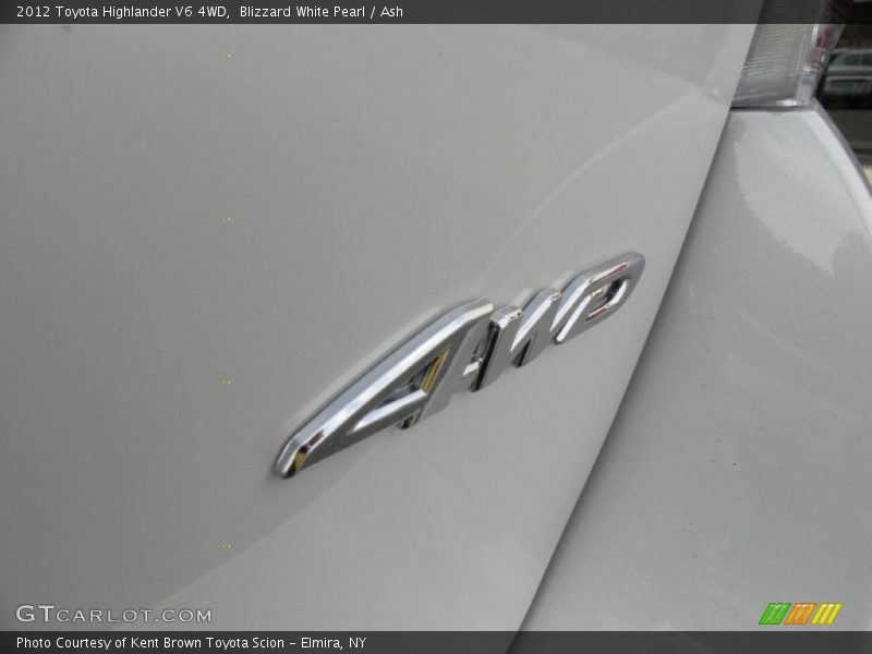 Blizzard White Pearl / Ash 2012 Toyota Highlander V6 4WD