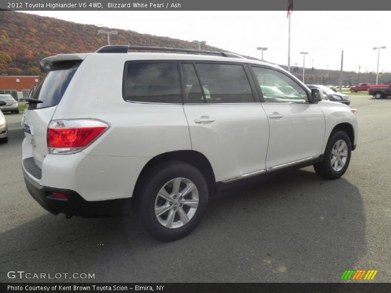 Blizzard White Pearl / Ash 2012 Toyota Highlander V6 4WD