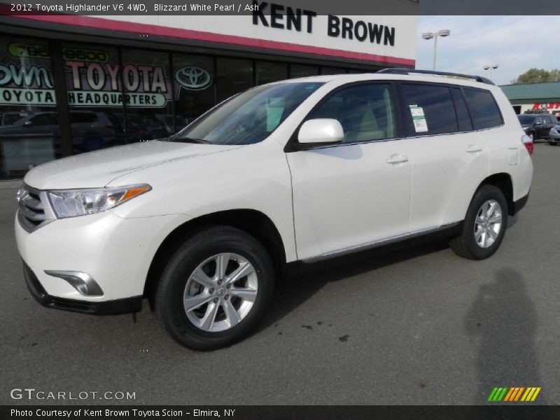 Blizzard White Pearl / Ash 2012 Toyota Highlander V6 4WD