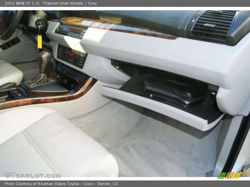 Titanium Silver Metallic / Grey 2001 BMW X5 3.0i