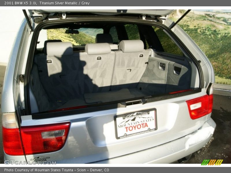 Titanium Silver Metallic / Grey 2001 BMW X5 3.0i