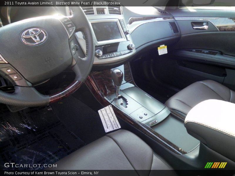 Blizzard White Pearl / Black/Bordeaux 2011 Toyota Avalon Limited