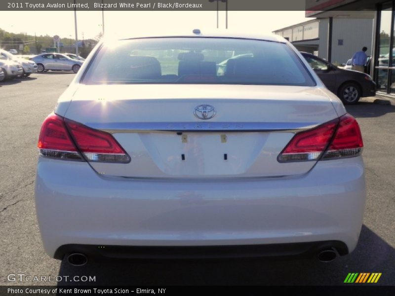 Blizzard White Pearl / Black/Bordeaux 2011 Toyota Avalon Limited