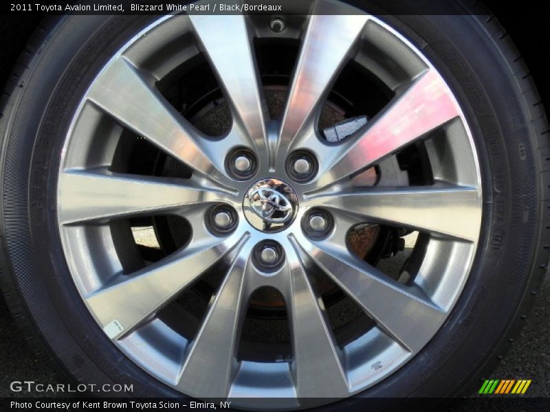 Blizzard White Pearl / Black/Bordeaux 2011 Toyota Avalon Limited