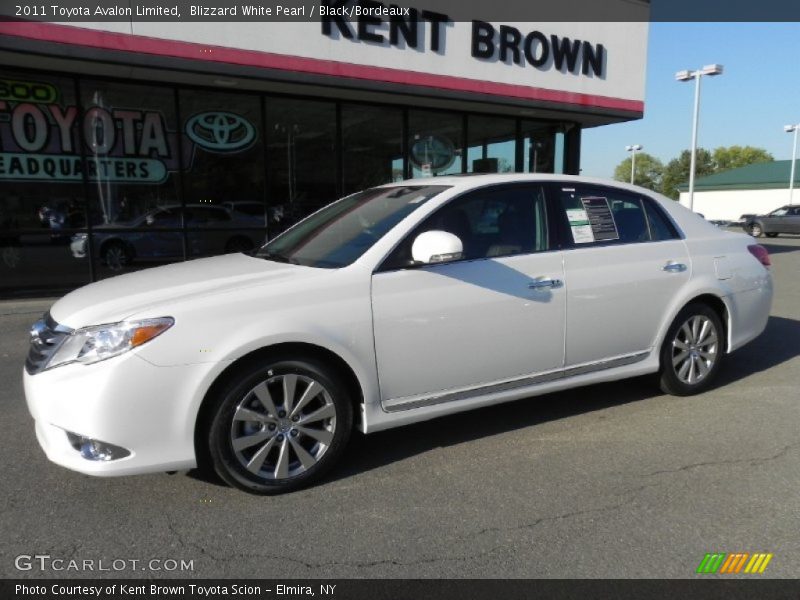 Blizzard White Pearl / Black/Bordeaux 2011 Toyota Avalon Limited