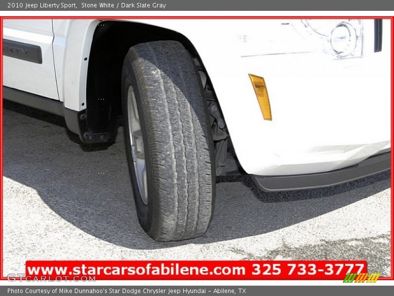 Stone White / Dark Slate Gray 2010 Jeep Liberty Sport