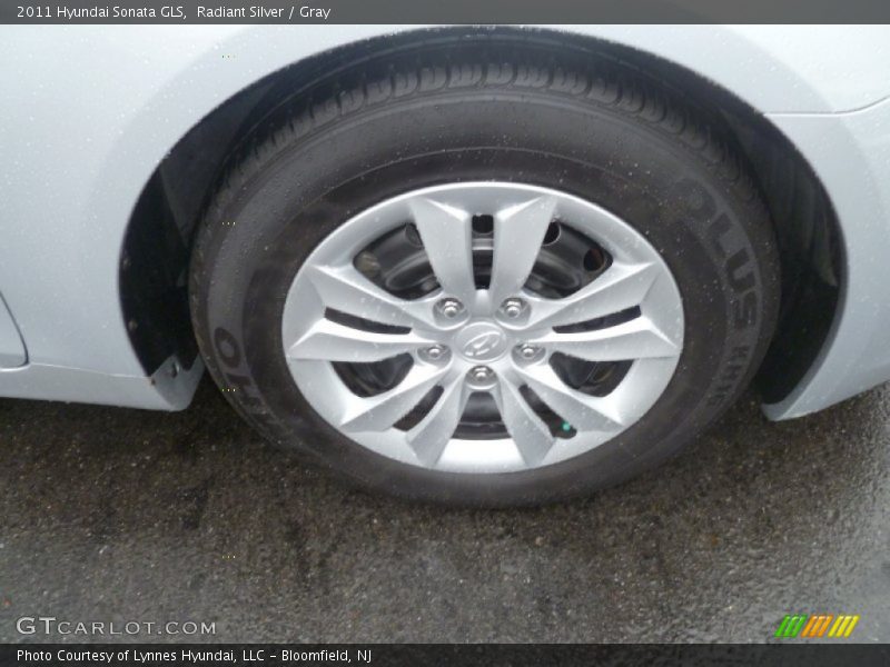 Radiant Silver / Gray 2011 Hyundai Sonata GLS