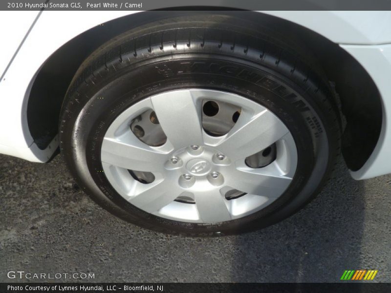 Pearl White / Camel 2010 Hyundai Sonata GLS