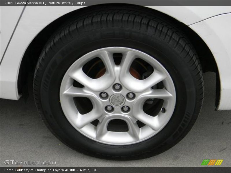 Natural White / Taupe 2005 Toyota Sienna XLE