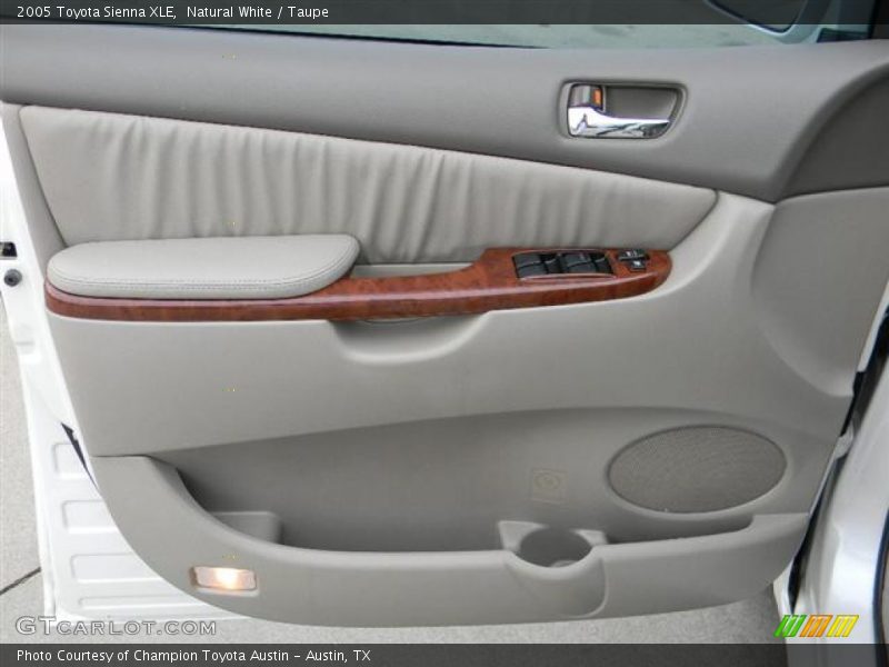 Natural White / Taupe 2005 Toyota Sienna XLE