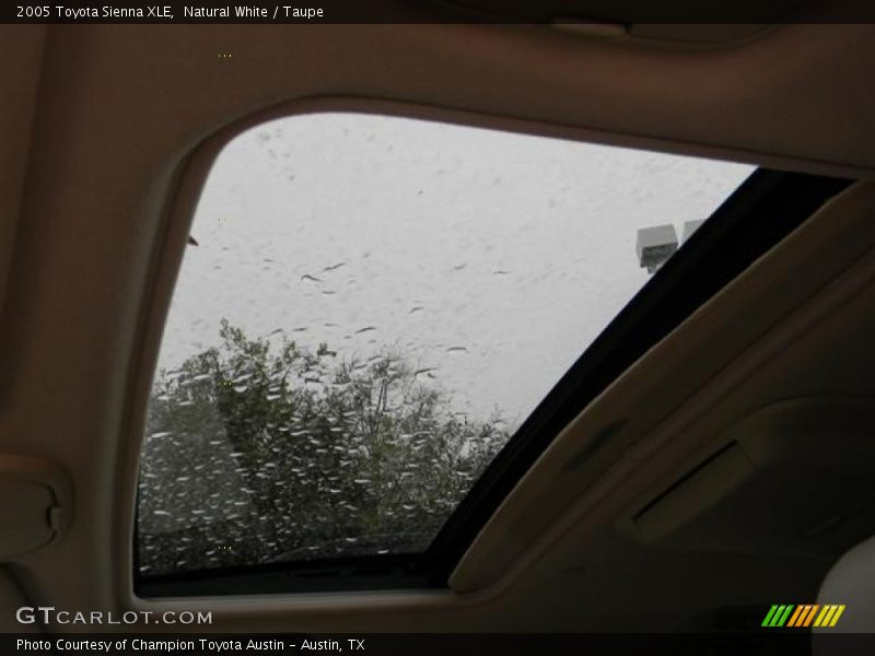 Natural White / Taupe 2005 Toyota Sienna XLE