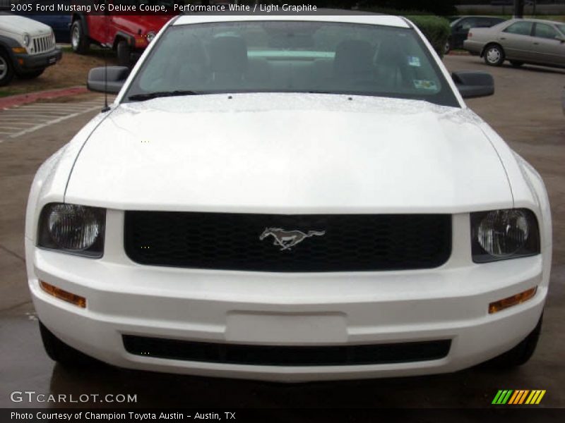 Performance White / Light Graphite 2005 Ford Mustang V6 Deluxe Coupe