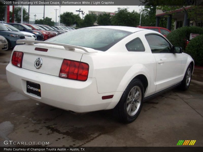 Performance White / Light Graphite 2005 Ford Mustang V6 Deluxe Coupe