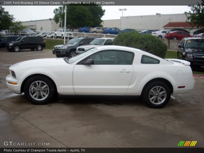 Performance White / Light Graphite 2005 Ford Mustang V6 Deluxe Coupe