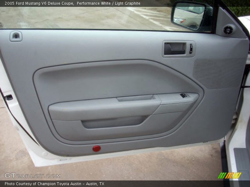 Performance White / Light Graphite 2005 Ford Mustang V6 Deluxe Coupe