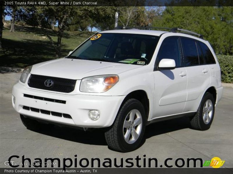 Super White / Dark Charcoal 2005 Toyota RAV4 4WD