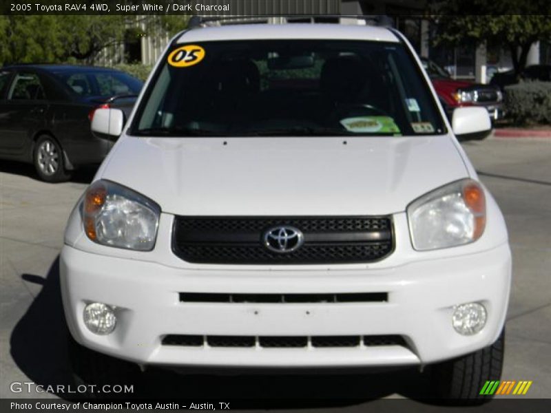 Super White / Dark Charcoal 2005 Toyota RAV4 4WD