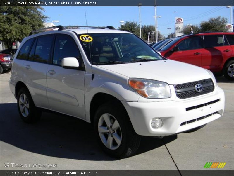 Super White / Dark Charcoal 2005 Toyota RAV4 4WD
