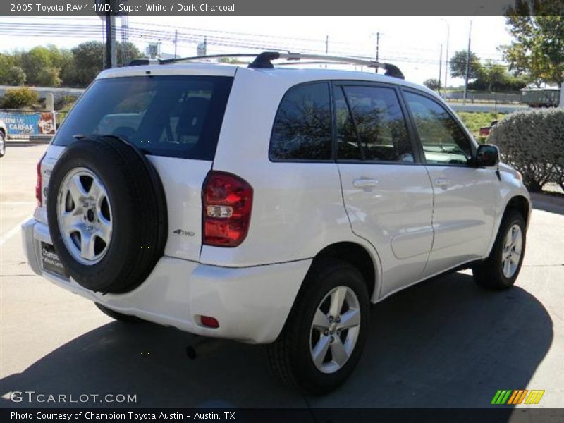Super White / Dark Charcoal 2005 Toyota RAV4 4WD