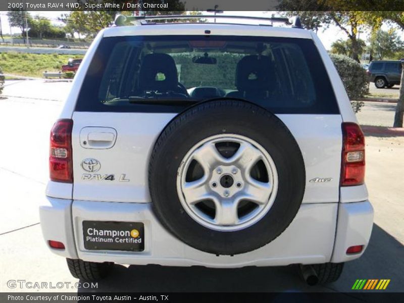 Super White / Dark Charcoal 2005 Toyota RAV4 4WD
