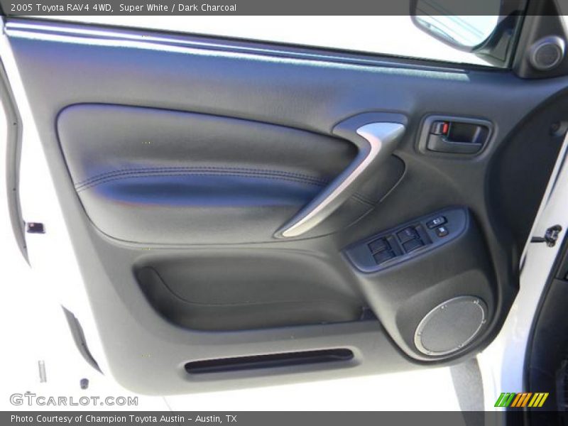 Super White / Dark Charcoal 2005 Toyota RAV4 4WD