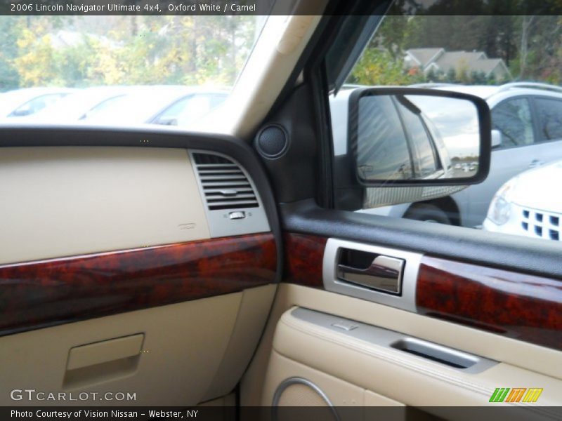 Oxford White / Camel 2006 Lincoln Navigator Ultimate 4x4