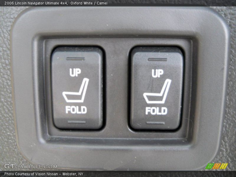 Oxford White / Camel 2006 Lincoln Navigator Ultimate 4x4