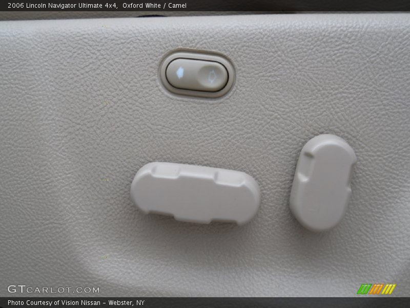 Oxford White / Camel 2006 Lincoln Navigator Ultimate 4x4