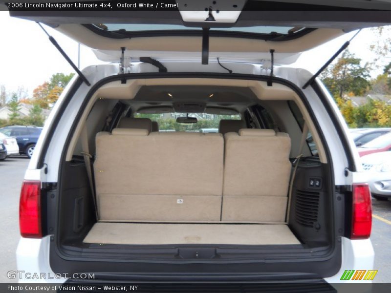 Oxford White / Camel 2006 Lincoln Navigator Ultimate 4x4