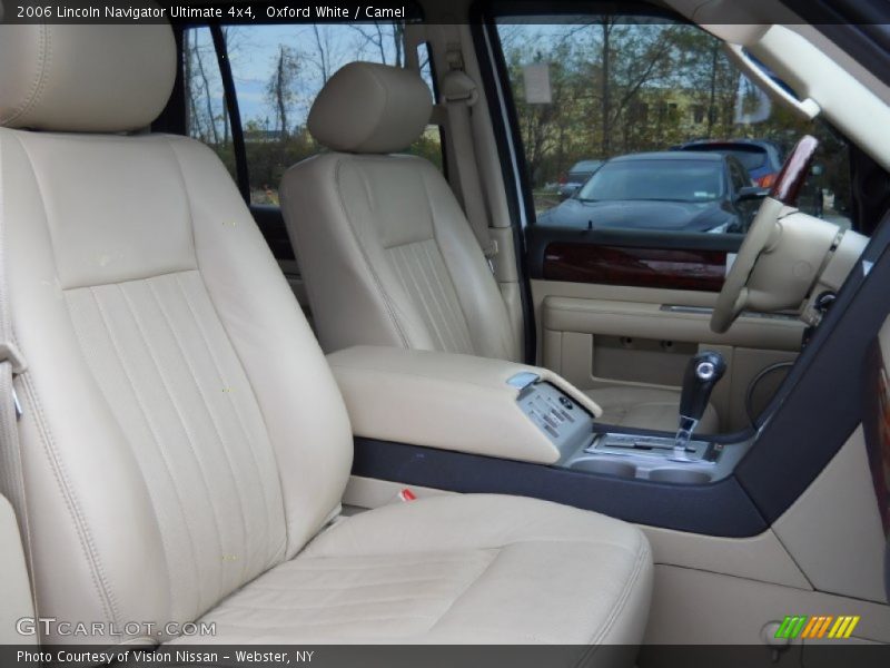 Oxford White / Camel 2006 Lincoln Navigator Ultimate 4x4