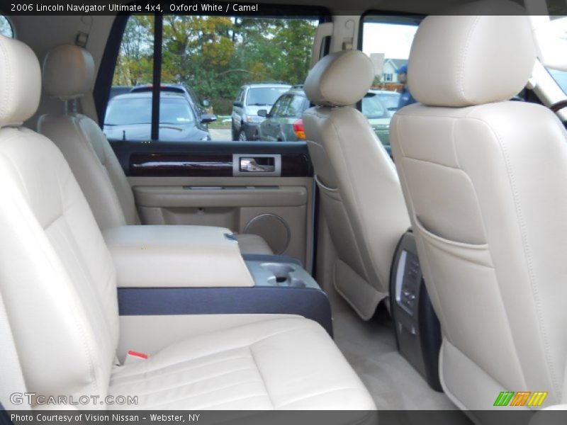 Oxford White / Camel 2006 Lincoln Navigator Ultimate 4x4