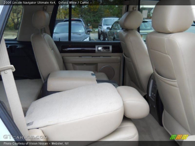 Oxford White / Camel 2006 Lincoln Navigator Ultimate 4x4