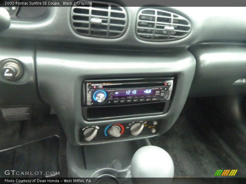 Black / Graphite 2002 Pontiac Sunfire SE Coupe