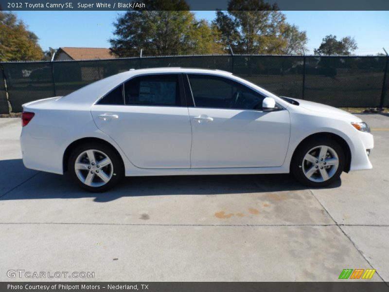 Super White / Black/Ash 2012 Toyota Camry SE