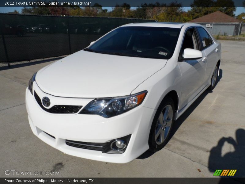Super White / Black/Ash 2012 Toyota Camry SE