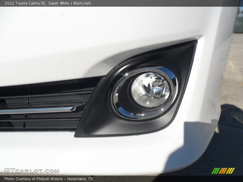 Super White / Black/Ash 2012 Toyota Camry SE